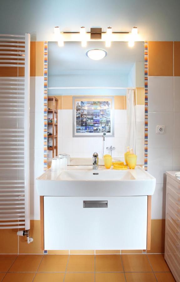 Apartment Vodni With Parking Brno Room photo